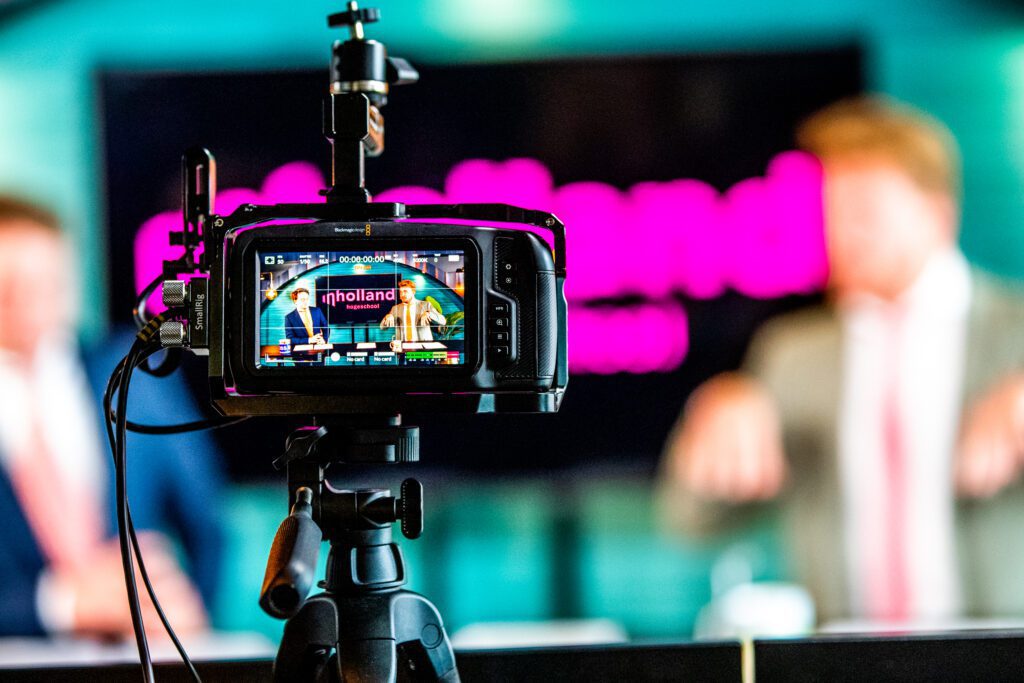 Camera in de Livestream studio tijdens de Inholland 24 uurs onderwijs battle